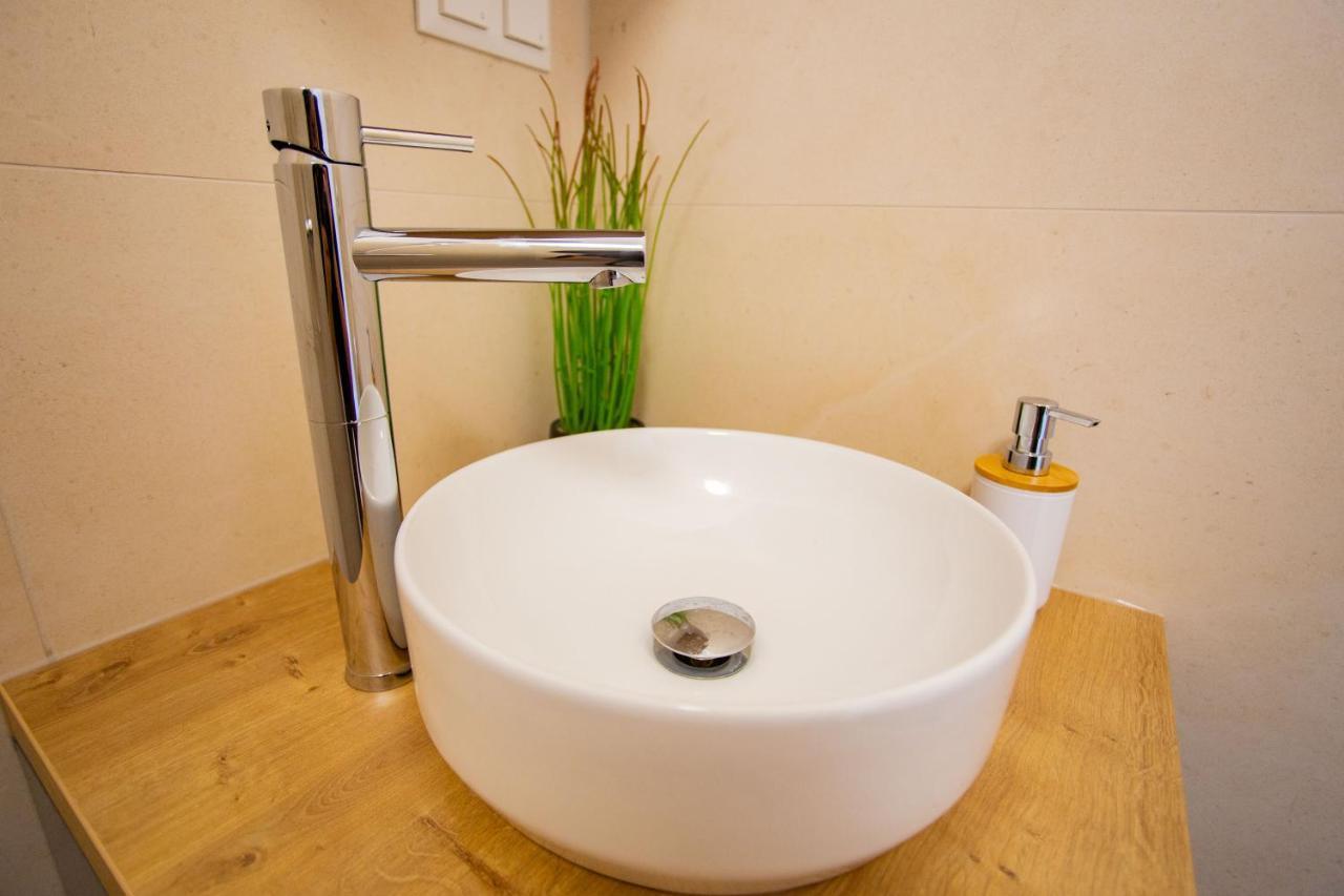 Sky Penthouse Old Bridge With Sauna And Jacuzzi موستار المظهر الخارجي الصورة