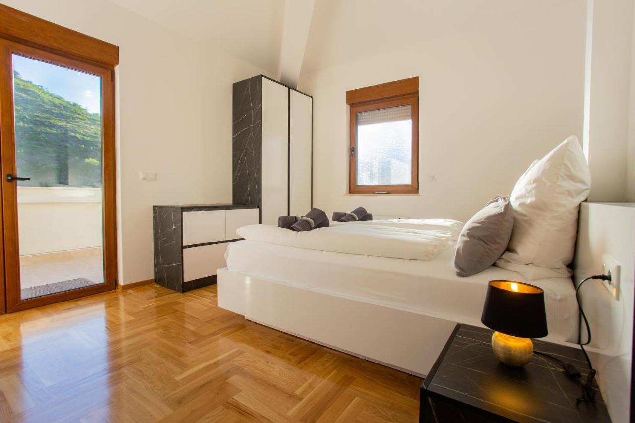 Sky Penthouse Old Bridge With Sauna And Jacuzzi موستار المظهر الخارجي الصورة